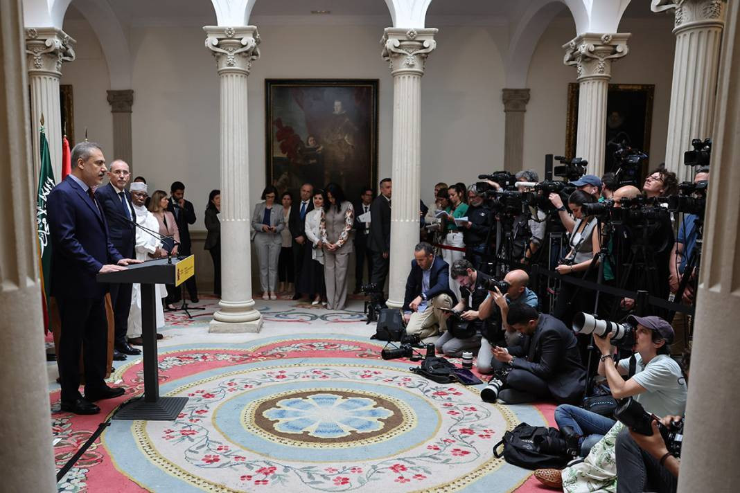 Fidan İspanya'da Gazze Temas Grubu üyeleriyle bir araya geldi - Resim: 9